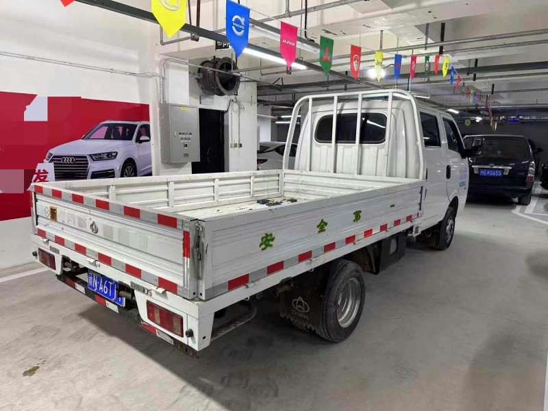 成都23年长安汽车跨越8