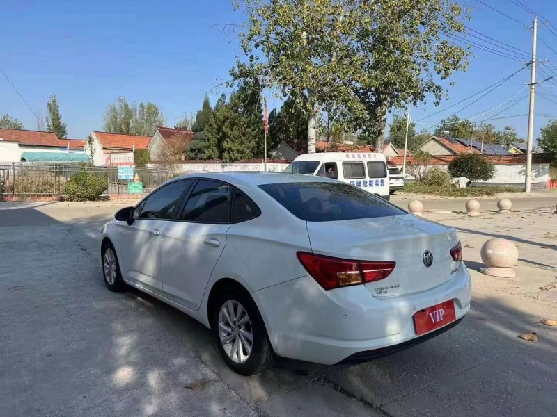 济宁17年别克威朗7