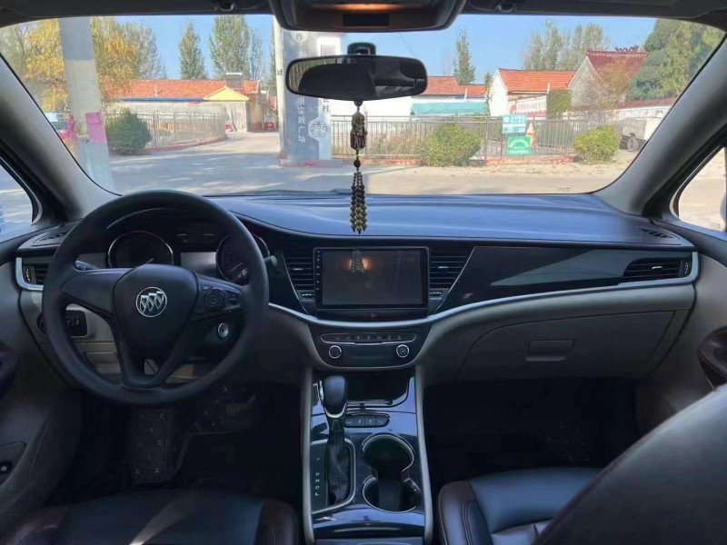 济宁17年别克威朗8