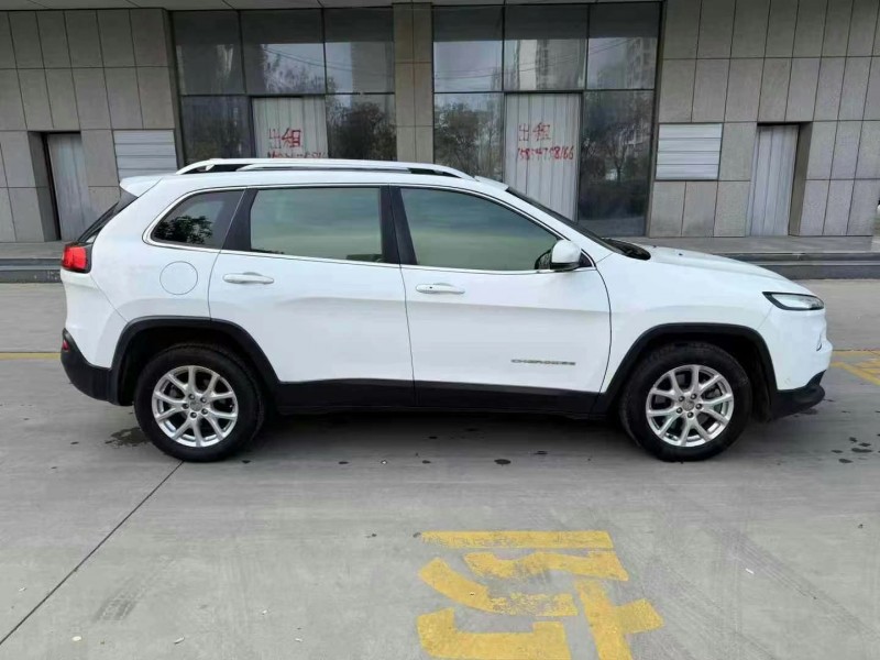 濰坊17年Jeep自由光3