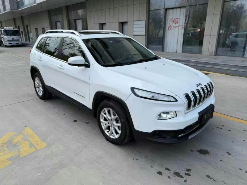 濰坊17年Jeep自由光4