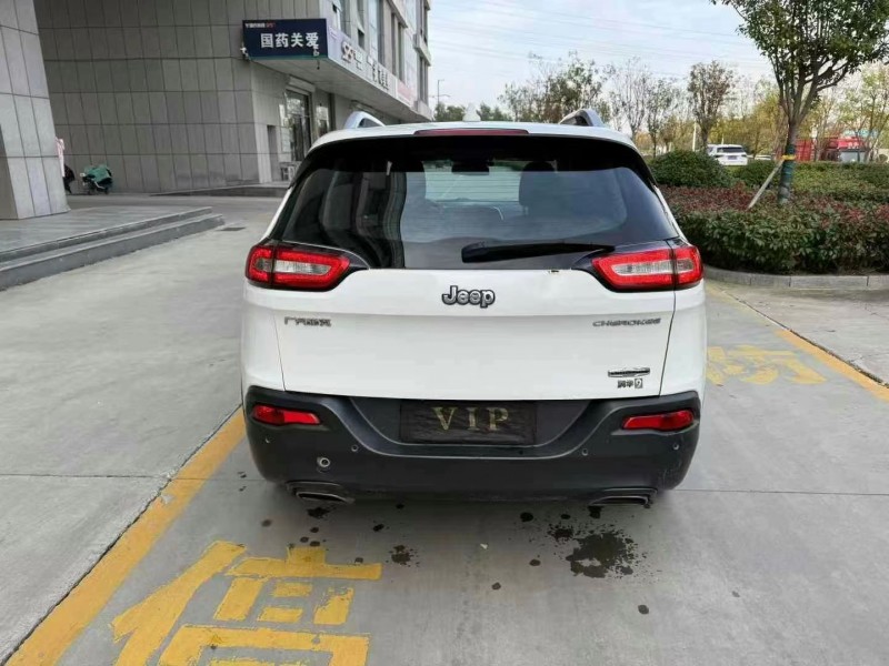 濰坊17年Jeep自由光7