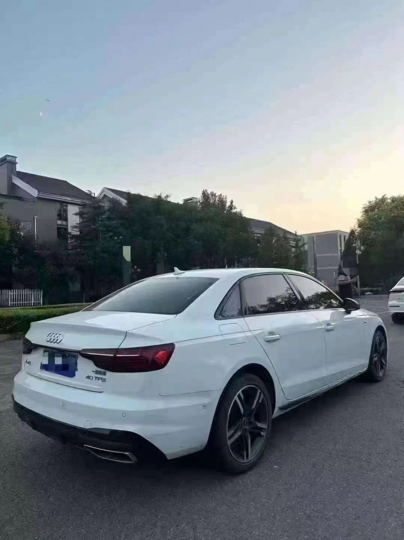 济宁22年奥迪A4L7