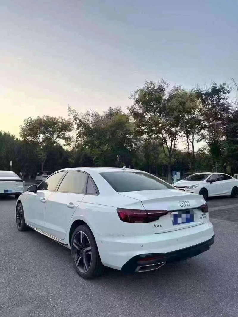 济宁22年奥迪A4L9