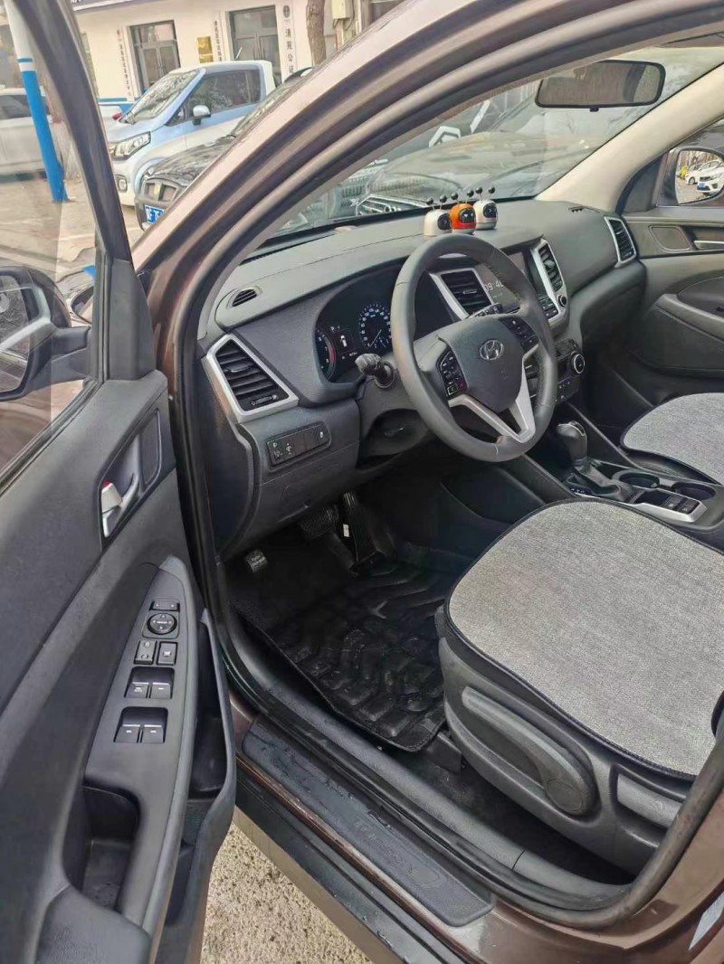 保定17年现代途胜4