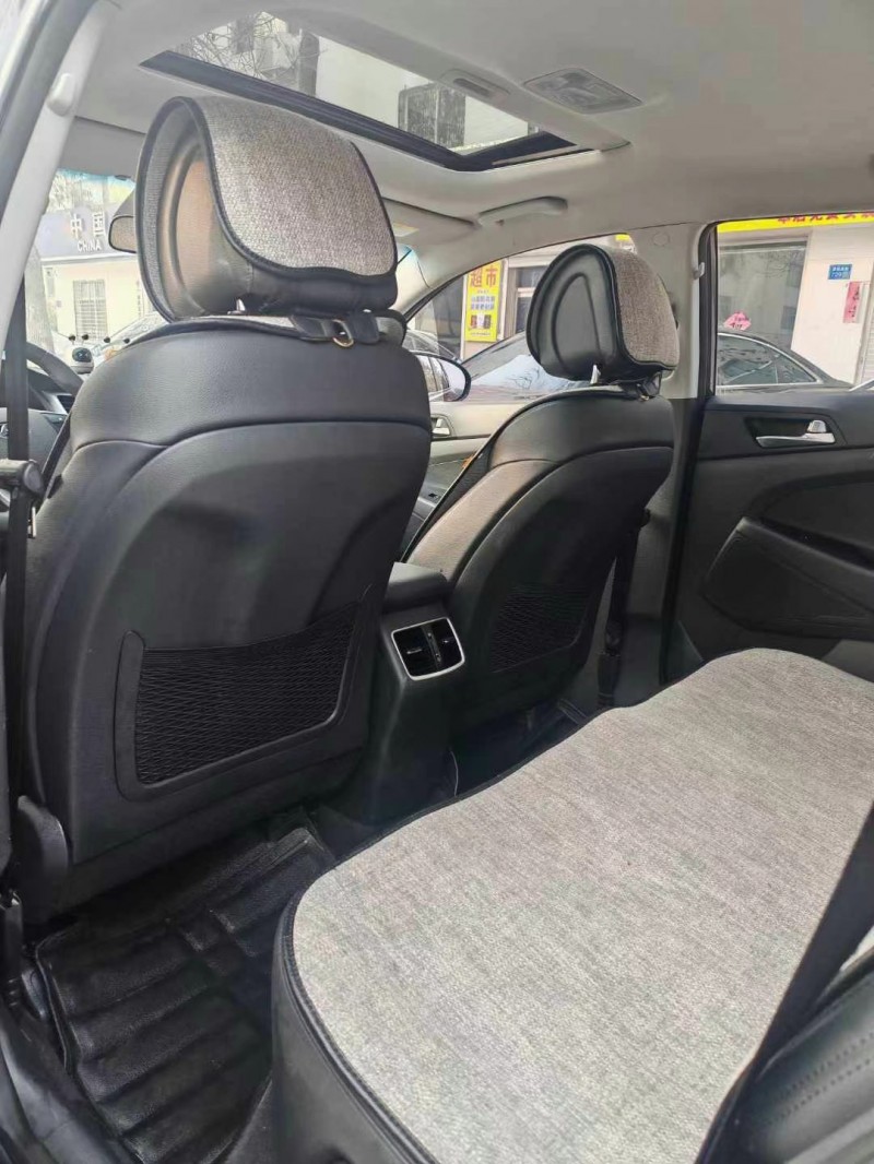 保定17年现代途胜5