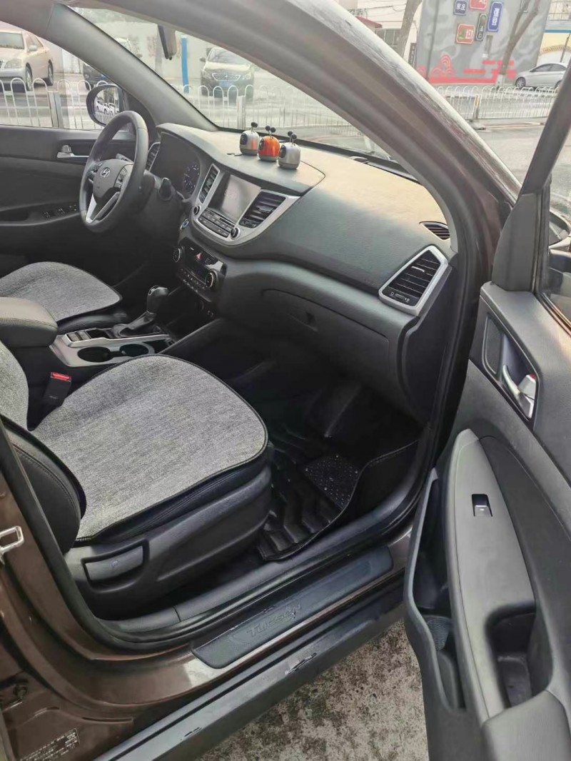 保定17年现代途胜6