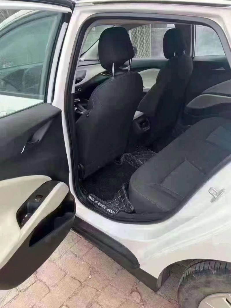 济宁23年别克微蓝5