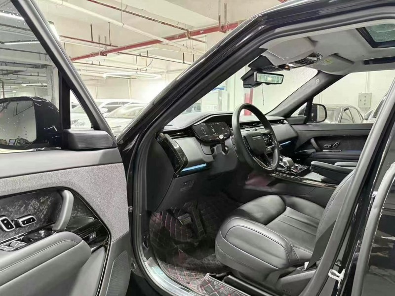 广州23年路虎揽胜运动8