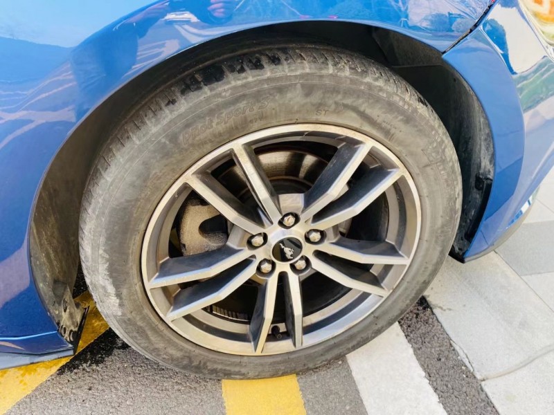 青岛17年福特野马6