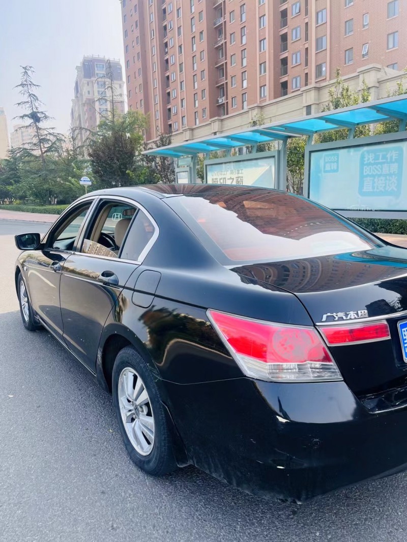 青岛10年本田雅阁8