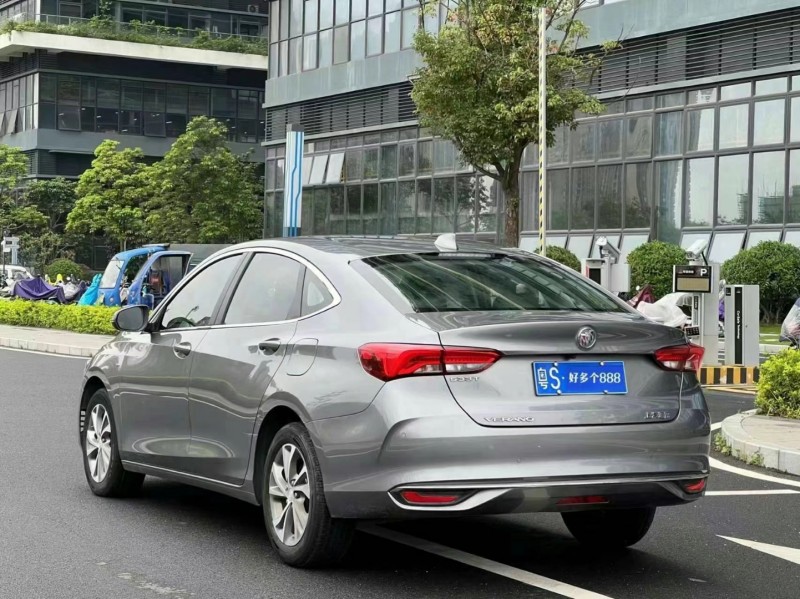 东莞22年别克威朗8