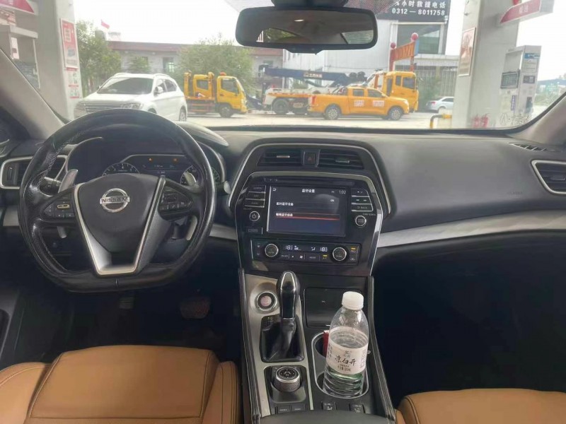 保定16年日产西玛6