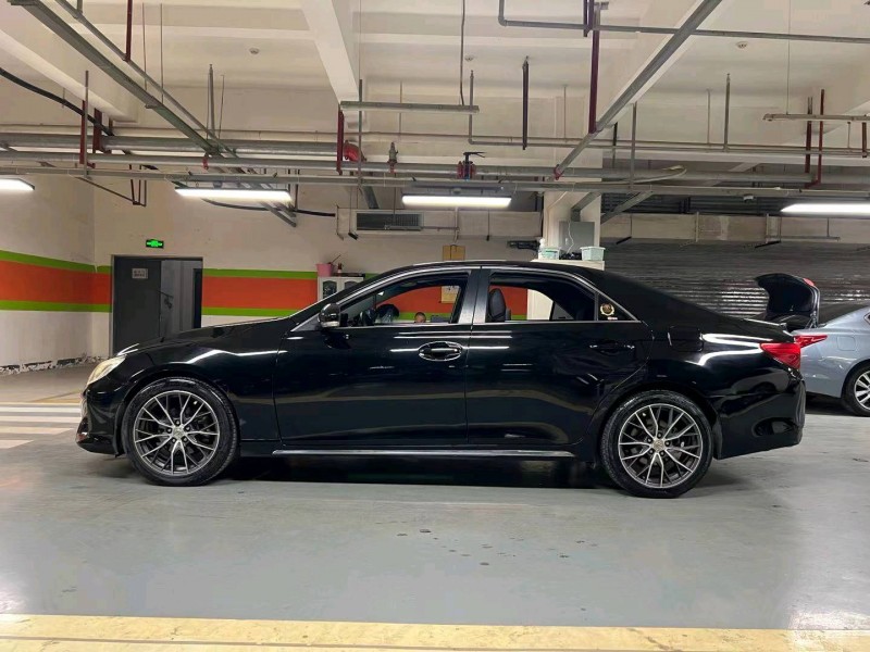 成都15年丰田锐志2