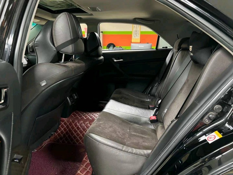 成都15年丰田锐志7