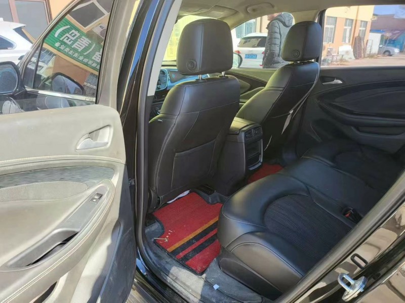 青岛16年别克昂科威4