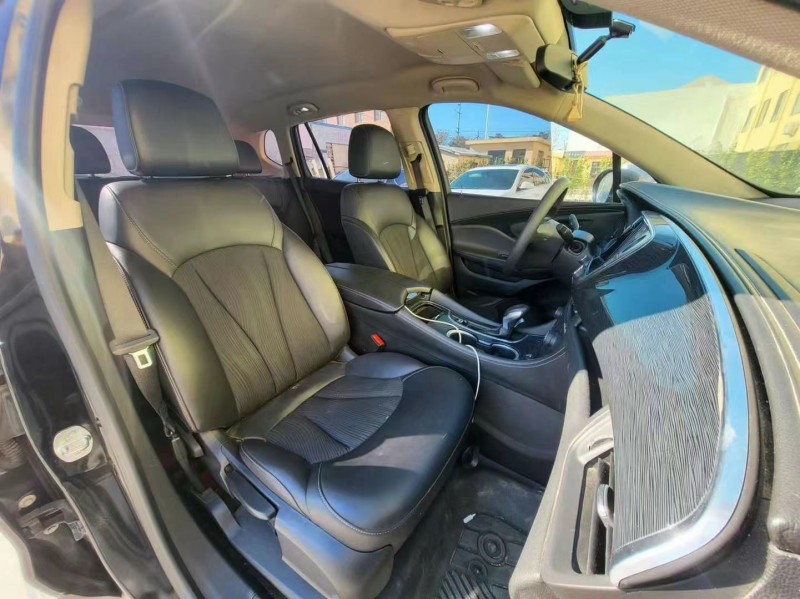 青岛16年别克昂科威8