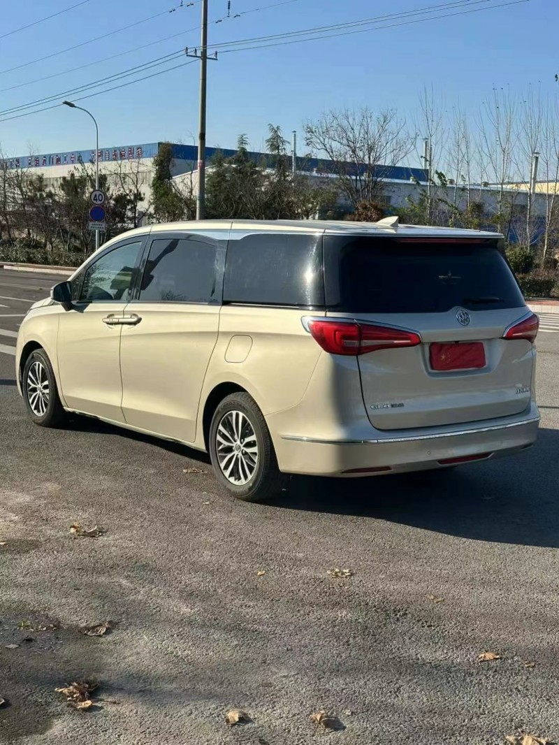 青岛18年别克GL84