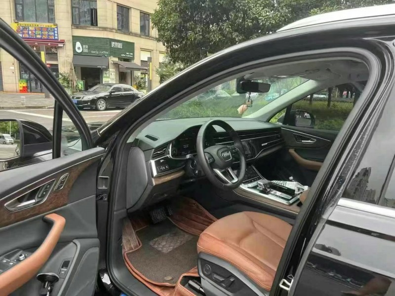 重慶20年奧迪Q75