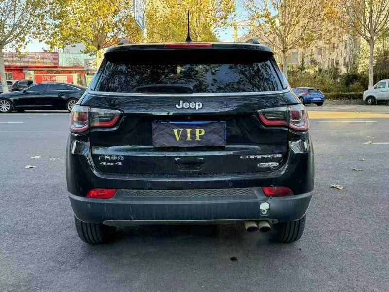 濟寧18年Jeep指南者8