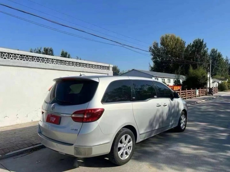 泰安16年别克GL84