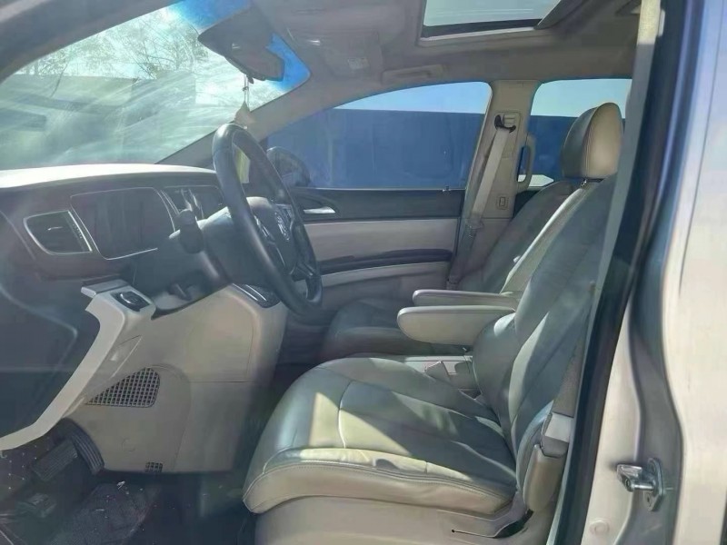 泰安16年别克GL86