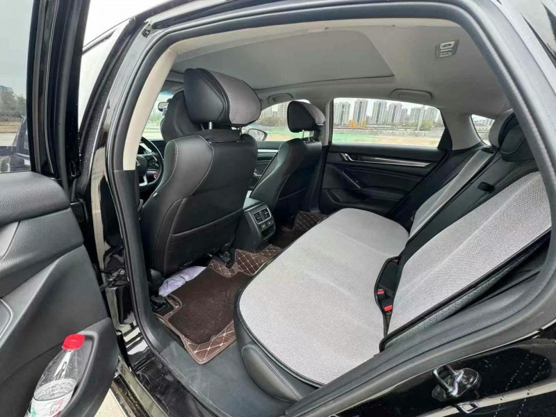 济宁23年本田雅阁5