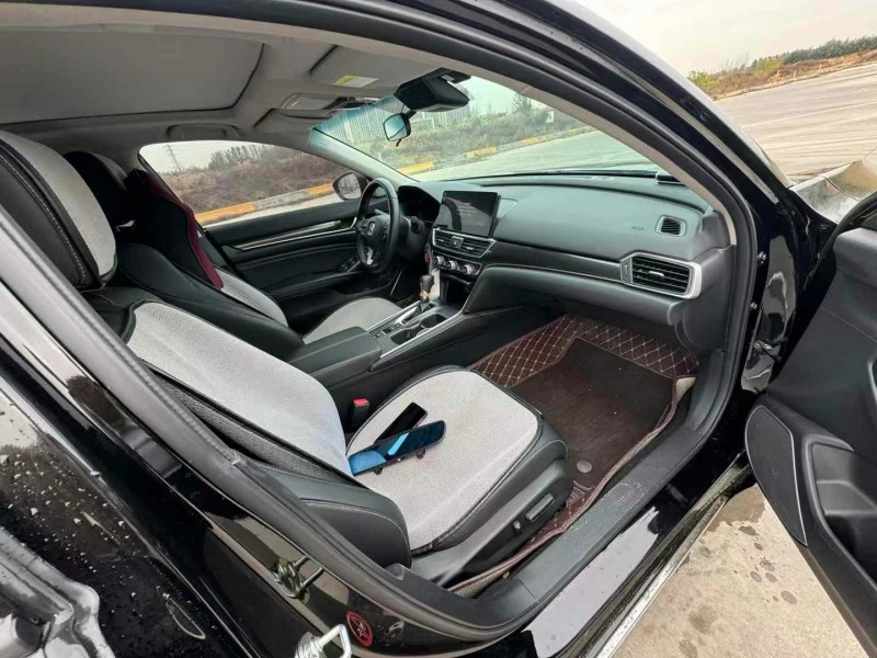 济宁23年本田雅阁6