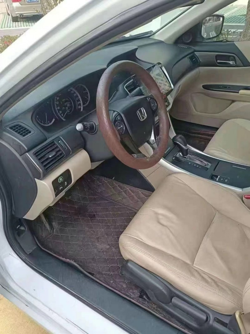 济宁15年本田雅阁5