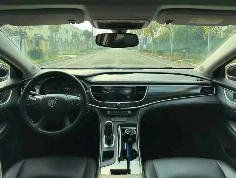 盐城21年别克君威8