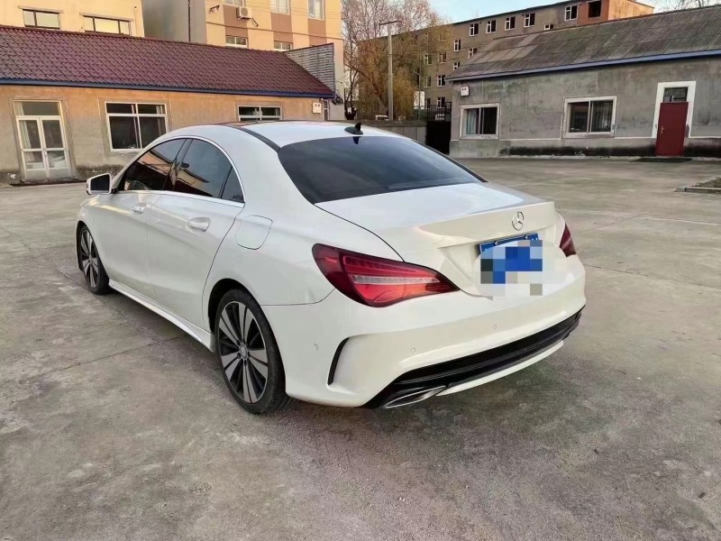 济宁17年奔驰CLA9
