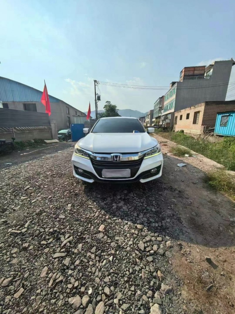 济宁16年本田雅阁1