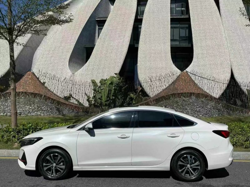 深圳23年长安汽车逸动8