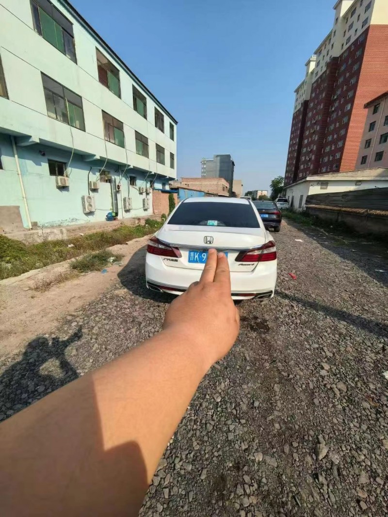 济宁16年本田雅阁3