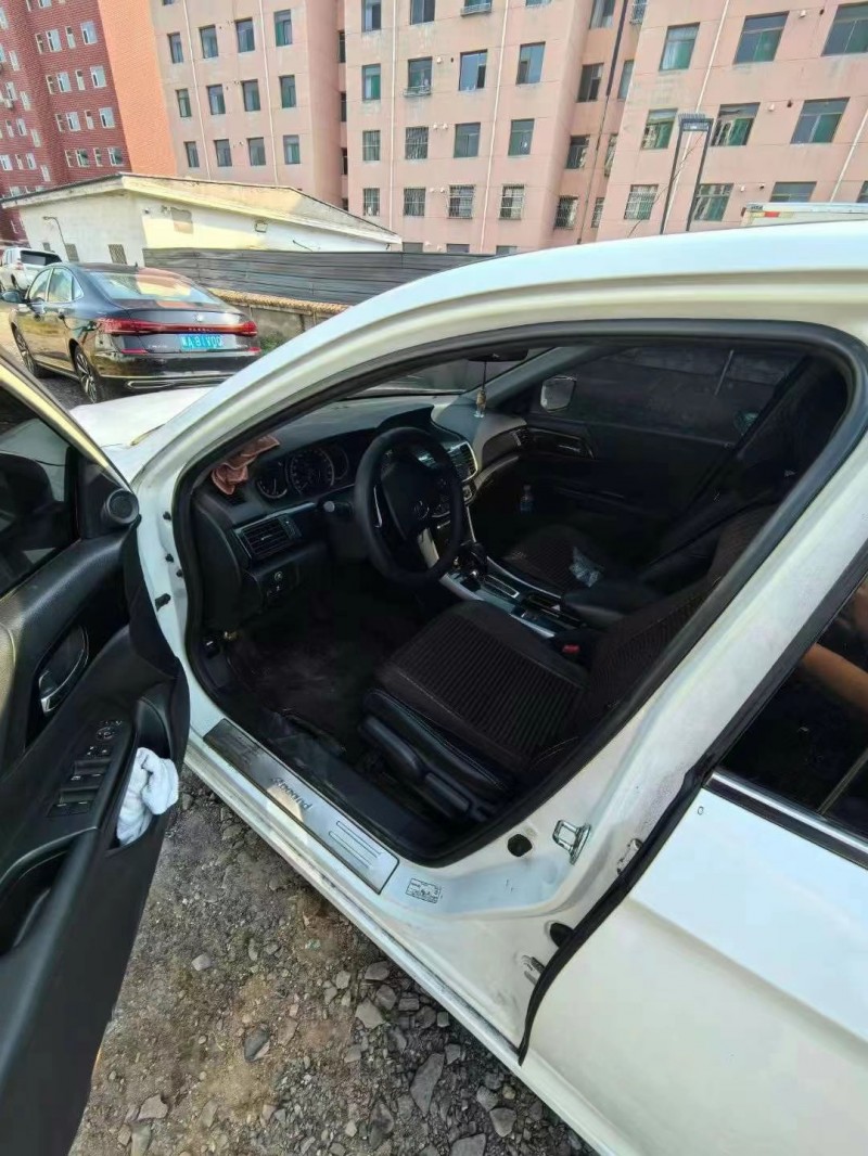 济宁16年本田雅阁5