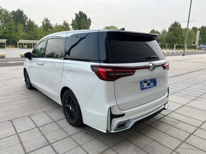 保定21年别克GL83