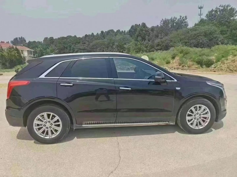 济宁19年凯迪拉克XT52