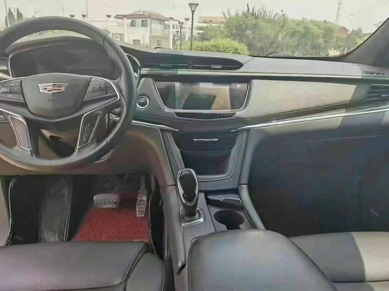 济宁19年凯迪拉克XT59