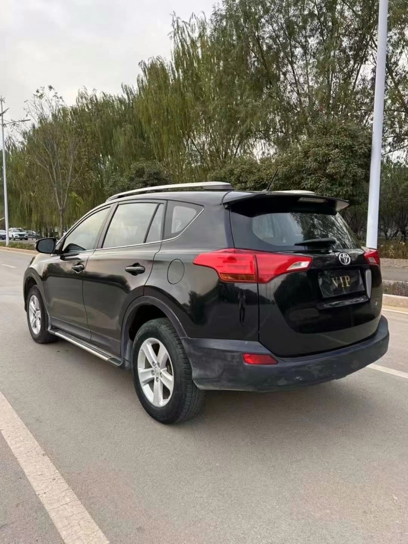 济宁13年丰田RAV4荣放8