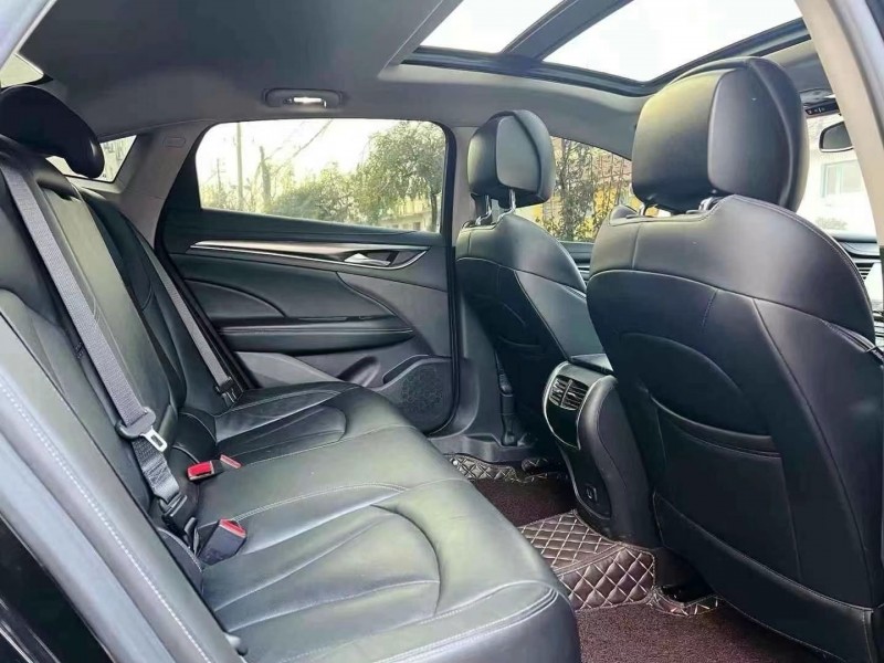 济宁19年别克君越3