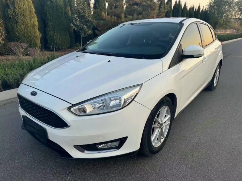 济宁17年福特福克斯3