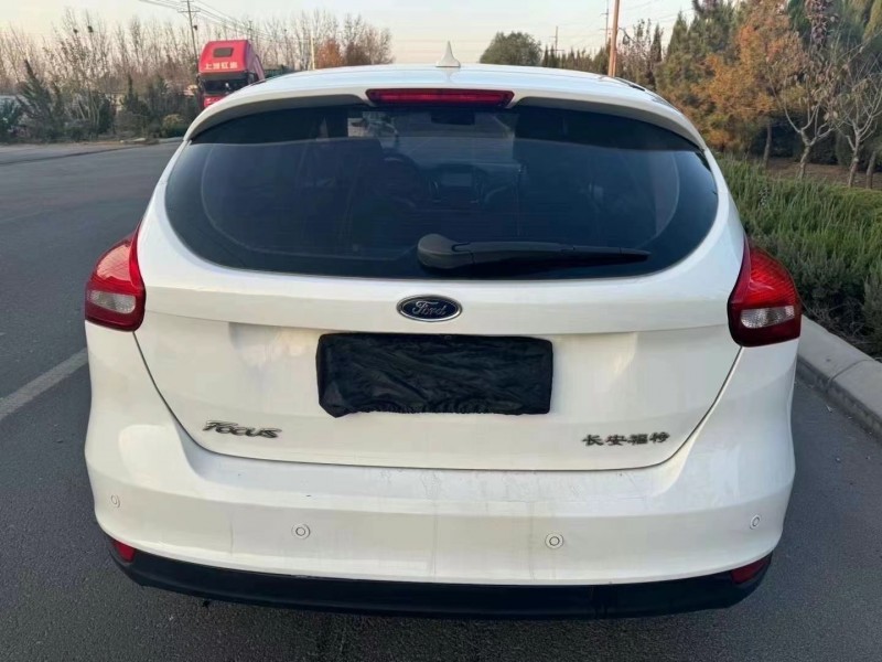 济宁17年福特福克斯7