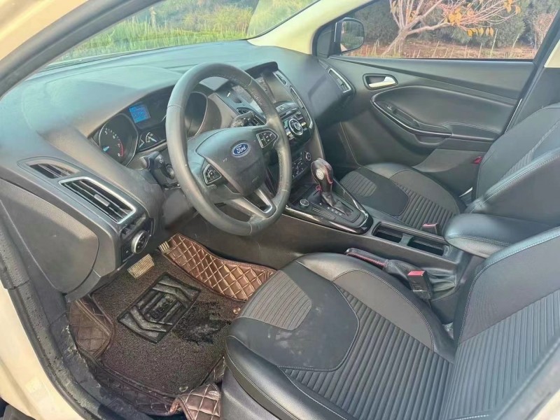 济宁17年福特福克斯8