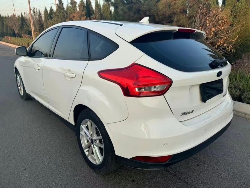 济宁17年福特福克斯9