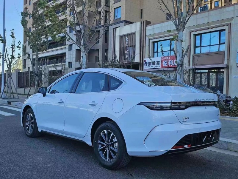 保定24年比亚迪驱逐舰4