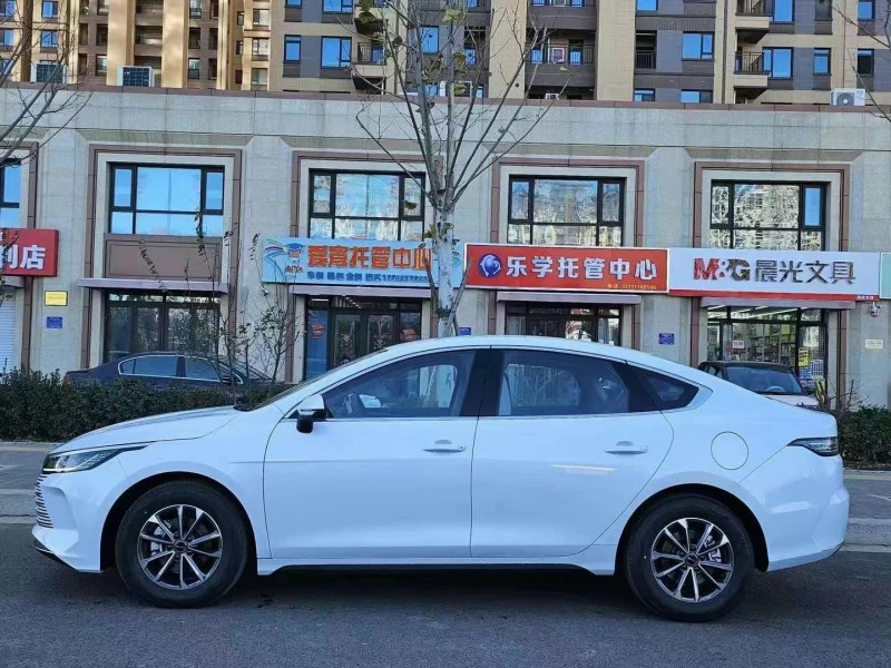 保定24年比亚迪驱逐舰5