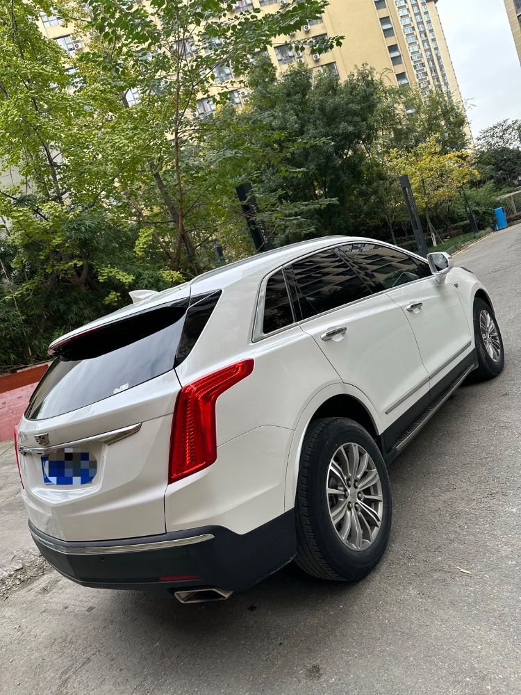 成都17年凱迪拉克XT58