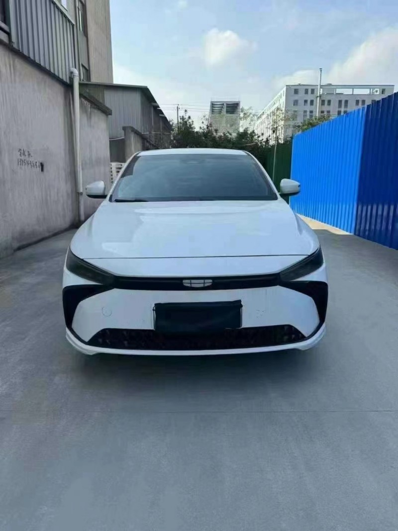 成都24年吉利几何1