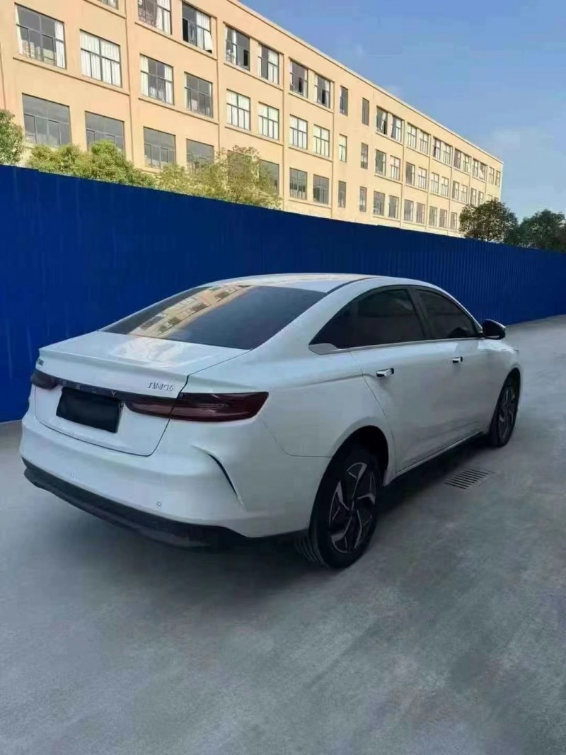 成都24年吉利几何7