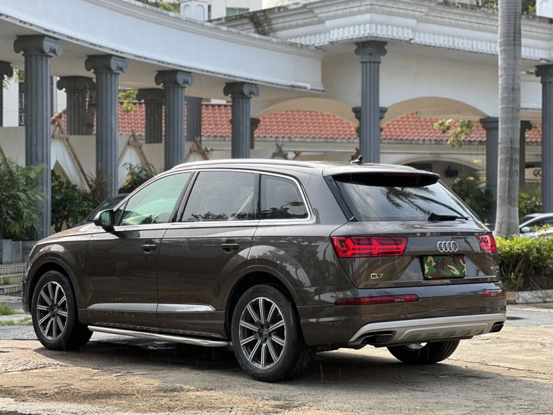 东莞17年奥迪Q77